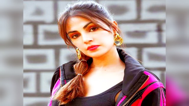 রিয়া চক্রবর্তীর ফ্যাশন ব্র্যান্ড ‘চ্যাপ্টার ২ ড্রিপ’—এক বছরে ৪০ কোটি টাকার টার্নওভার, বলিউডে না ফিরেও কীভাবে পেলেন বিস্ময়কর সাফল্য